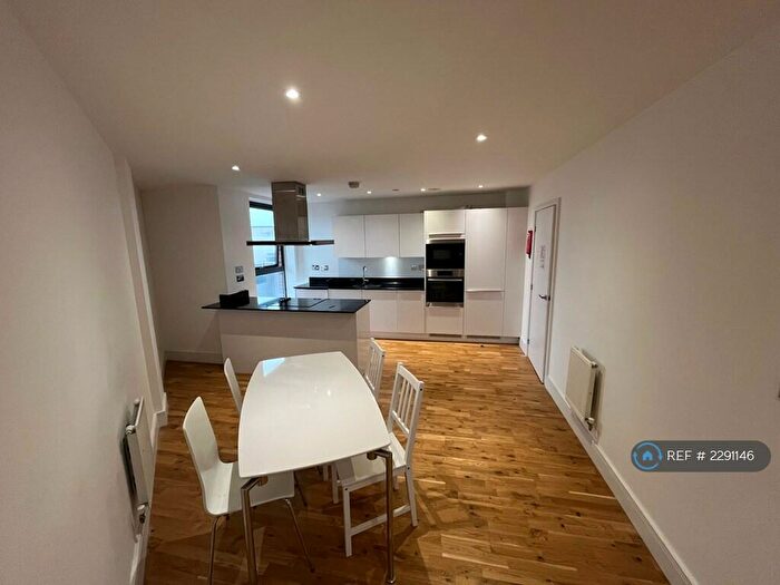 3 Bedroom Flat To Rent In Leven Road, London, E14