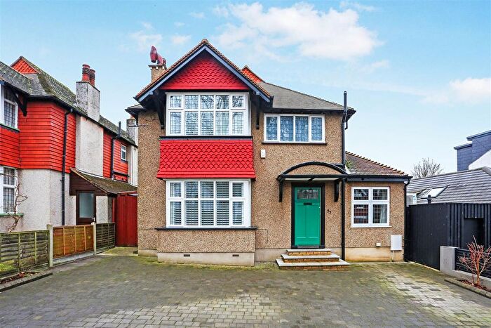 4 Bedroom Detached House For Sale In The Crescent, Belmont, Sutton, SM2