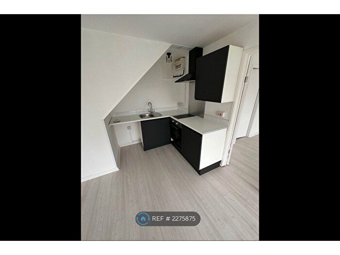 1 Bedroom Flat To Rent In Greenlawns, Tipton, DY4