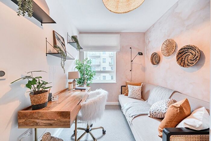 2 Bedroom Flat To Rent In Mast Street, Barking, IG11