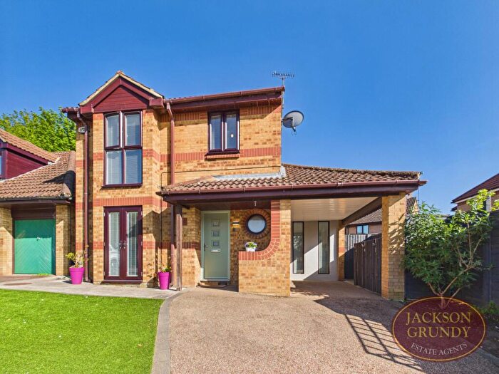 3 Bedroom Detached House For Sale In The Lawns, Duston, NN5