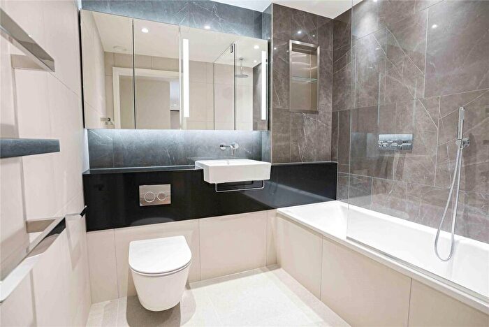 2 Bedroom Apartment For Sale In South Quay Plaza, Canary Wharf, E14