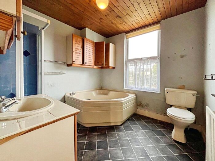 3 Bedroom End Of Terrace House For Sale In Elibank Road, London, SE9