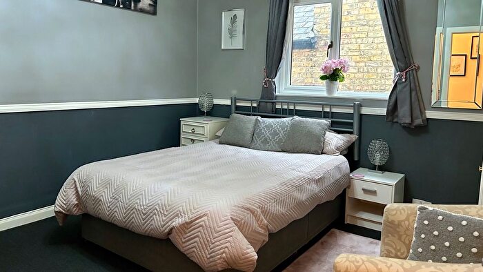 1 Bedroom Detached House To Rent In Victoria Road, Barnet, EN4