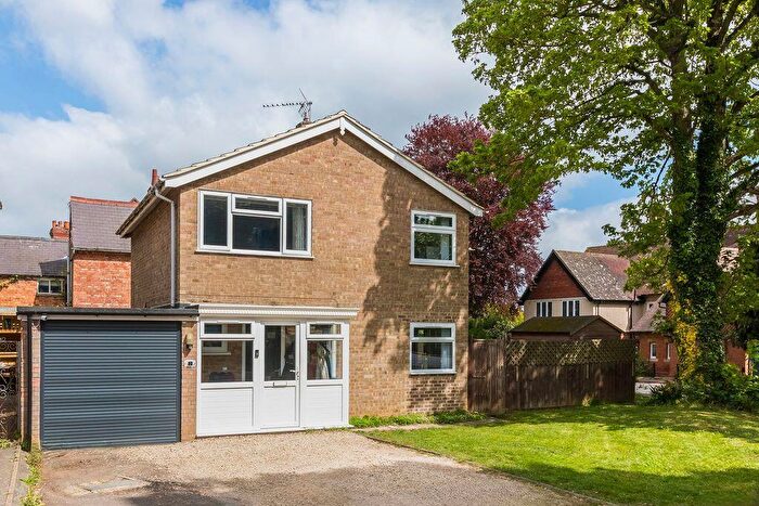 3 Bedroom Detached House For Sale In Valley Road, Banbury, OX16