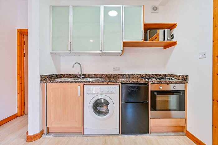 2 Bedroom Flat To Rent In Gunnersbury Lane, Gunnersbury Triangle, London, W3