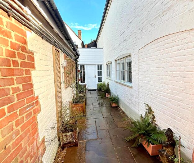 1 Bedroom Flat For Sale In South Street, Wilton, SP2