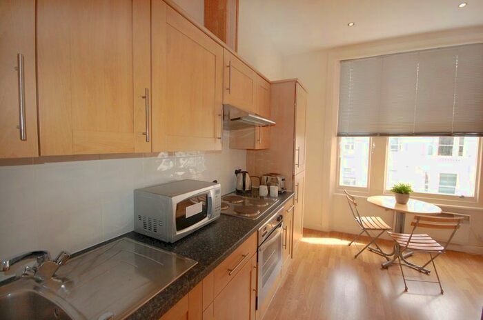 1 Bedroom Flat To Rent In Castletown Road, West Kensington, W14