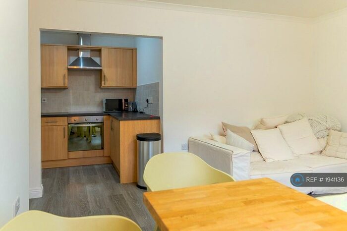 2 Bedroom Flat To Rent In Acland Road, Exeter, EX4