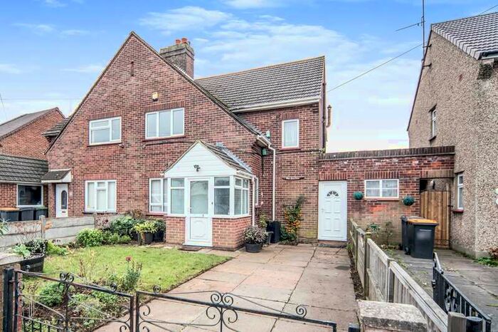 3 Bedroom Semi-Detached House To Rent In Harrowden Road, Bedford, MK42