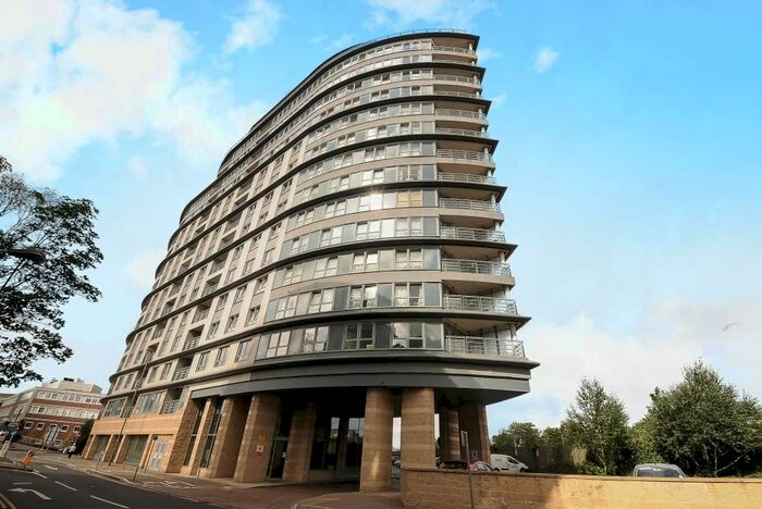 2 Bedroom Flat To Rent In Woking, Surrey, GU22