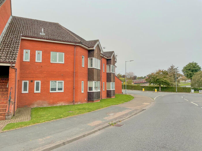 2 Bedroom Flat To Rent In Tattersalls Crescent, The Avenue, Newmarket, Suffolk, CB8