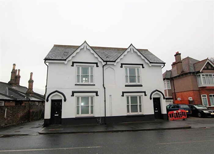 1 Bedroom Apartment To Rent In Cricket Green, Mitcham, CR4