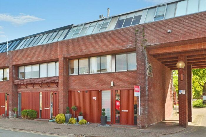 1 Bedroom Flat For Sale In Silver Street, Stony Stratford, Buckinghamshire, MK11