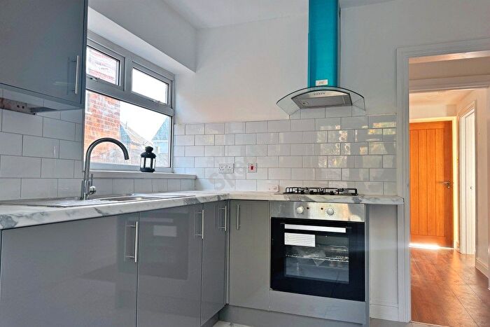 3 Bedroom Semi-detached House To Rent In Colesbourne Road, B92