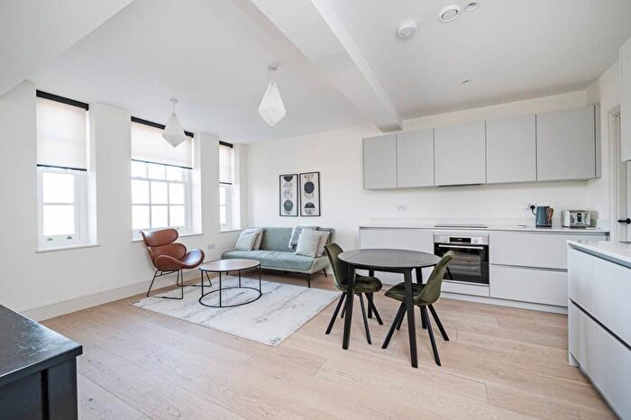 1 Bedroom Flat To Rent In Mile End Road, Tower Hamlets, London, E1