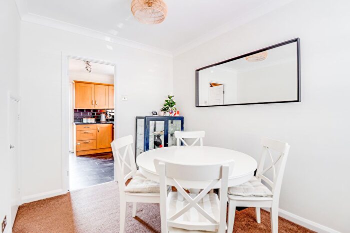 2 Bedroom Semi-Detached House For Sale In Danesfield, Benfleet, SS7