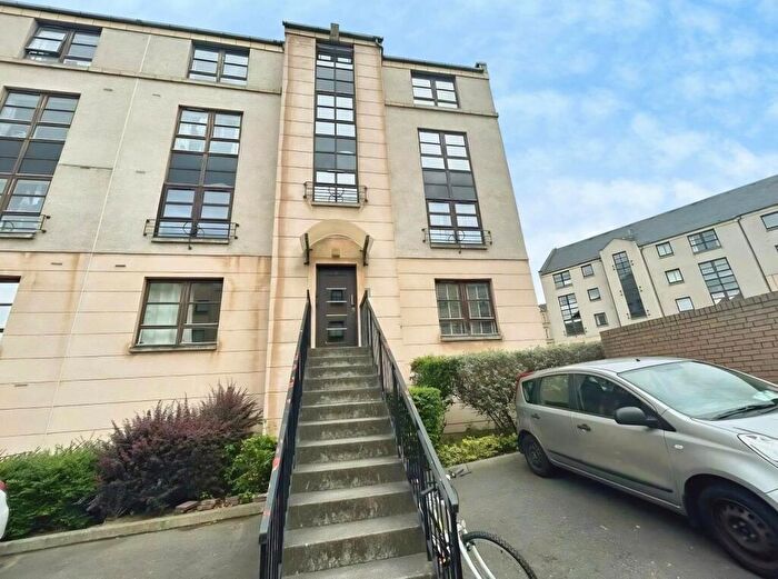 2 Bedroom Flat To Rent In Rodney Place, Edinburgh, EH7
