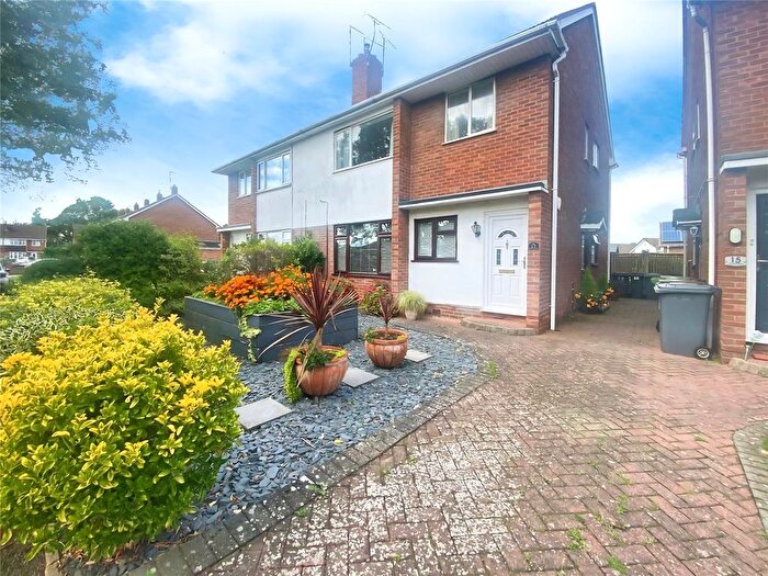 2 Bedroom Maisonette To Rent In Devon Close, Nuneaton, Warwickshire, CV10
