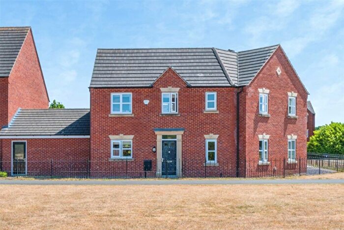 3 Bedroom End Of Terrace House For Sale In Leven Road, Tamworth, Staffordshire, B77