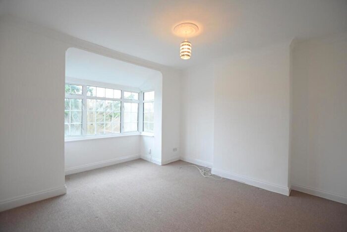 6 Bedroom Terraced House To Rent In Longland Drive, London, N20