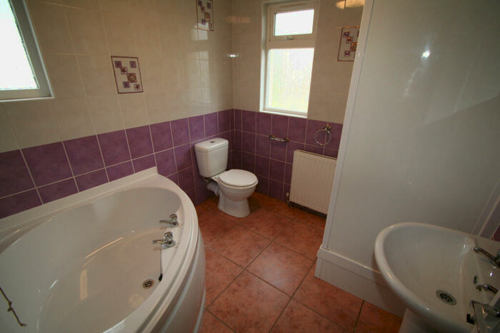 4 Bedroom House To Rent In Langdale Avenue, Leeds, LS6
