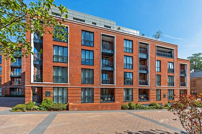1 Bedroom Apartment For Sale In Fellowes Rise, Winchester, SO22