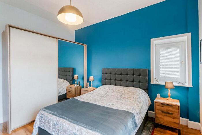 1 Bedroom Flat For Sale In Victoria Terrace, Dunfermline, KY12