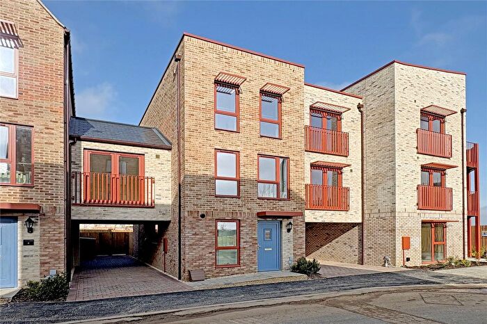 4 Bedroom Link Detached House For Sale In Darwin Green, Cambridge, CB3