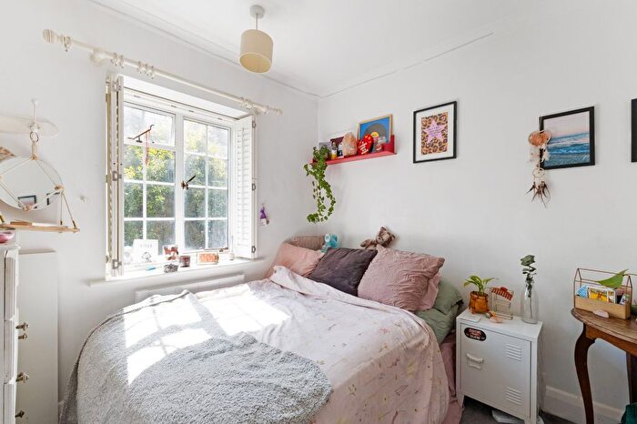 2 Bedroom Flat To Rent In Richmond Hill Court, Richmond, TW10