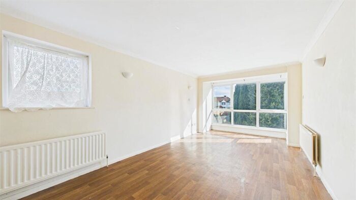 2 Bedroom Flat For Sale In Addison Road, Enfield, EN3