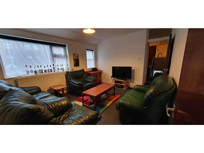 3 Bedroom Flat To Rent In Miskin Street Flat B, Cathays, Cardiff, CF24