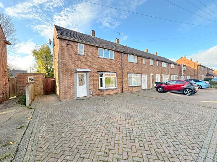 3 Bedroom End Of Terrace House To Rent In Littlefield Road, Luton, LU2