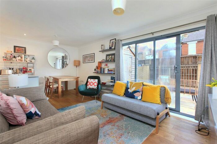 2 Bedroom Flat To Rent In Harberson Road, Balham, London, SW12