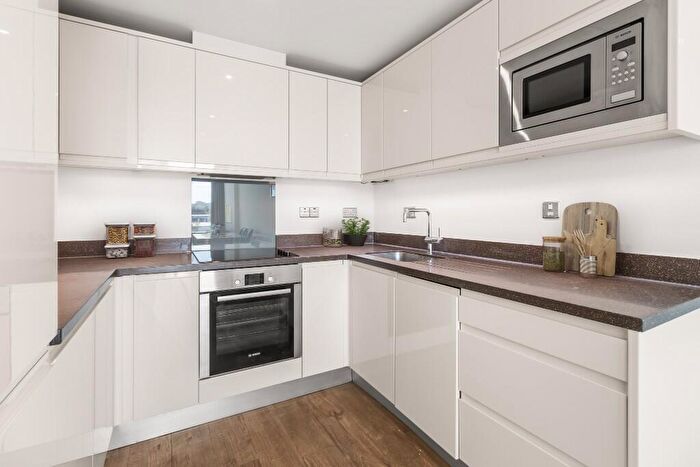 2 Bedroom Apartment To Rent In Station Approach, Epsom, Surrey, KT19