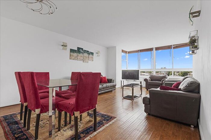 2 Bedroom Flat To Rent In Pier House, Oakley Street, London, SW3