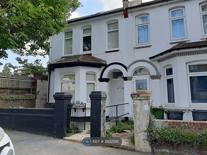 Studio To Rent In Chatfield Road, Croydon, CR0