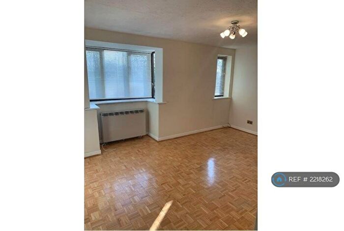 1 Bedroom Flat To Rent In Woodland Grove, Epping, CM16