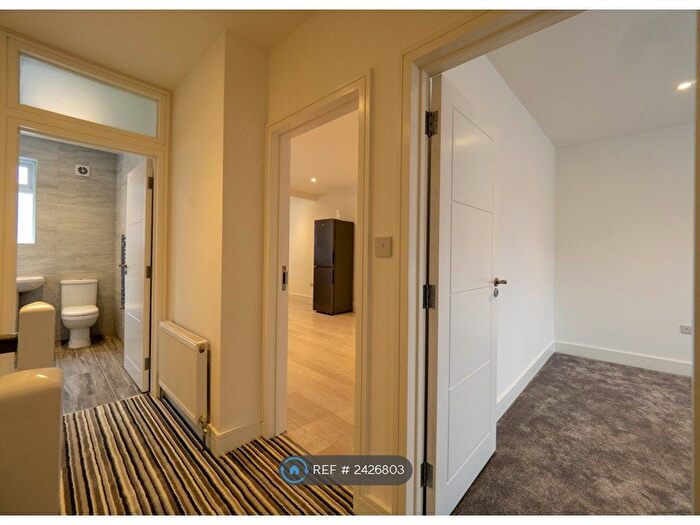 2 Bedroom Flat To Rent In Cannon Lane, Pinner, HA5