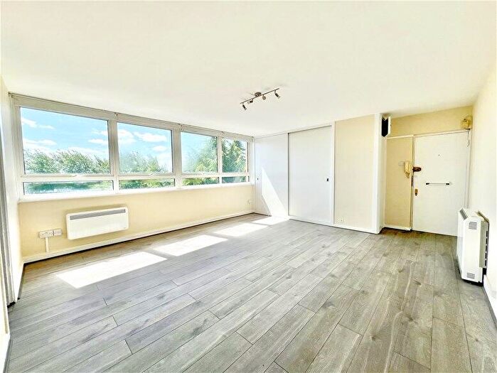 Flat To Rent In Hilltop House, Hornsey Lane, Highgate, N6