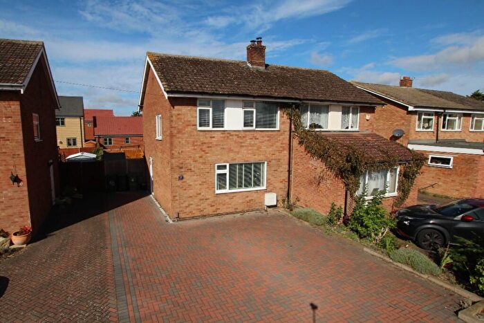 3 Bedroom Semi-Detached House For Sale In Hitchin Road, Upper Caldecote, SG18