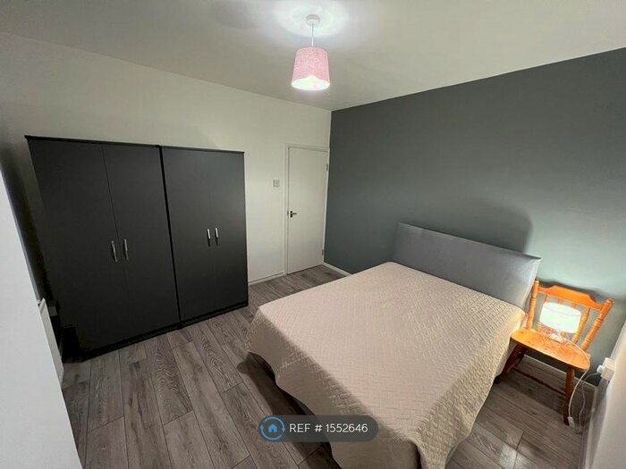 4 Bedroom Flat To Rent In Kipling House, London, SE5