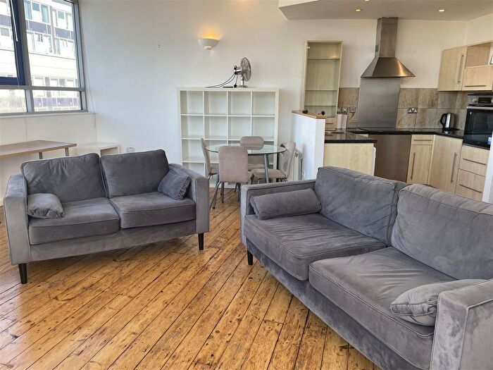 2 Bedroom Flat To Rent In Byron Street, Leeds, LS2
