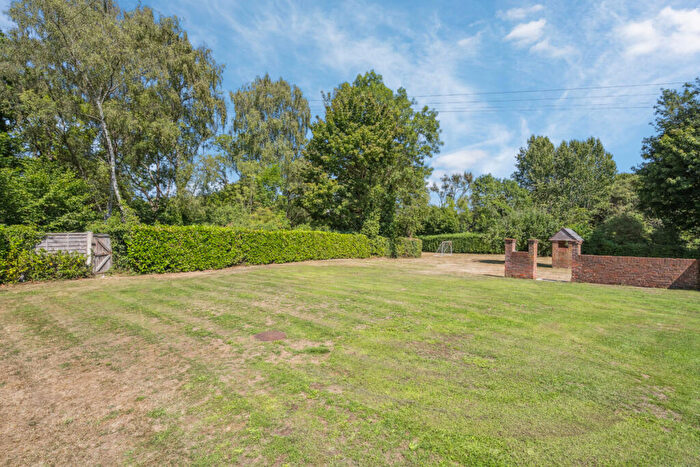 3 Bedroom Detached House For Sale In London Road, Bourne End, HP1