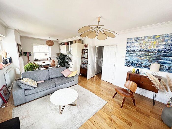 2 Bedroom Apartment To Rent In Westbourne Road, London, N7