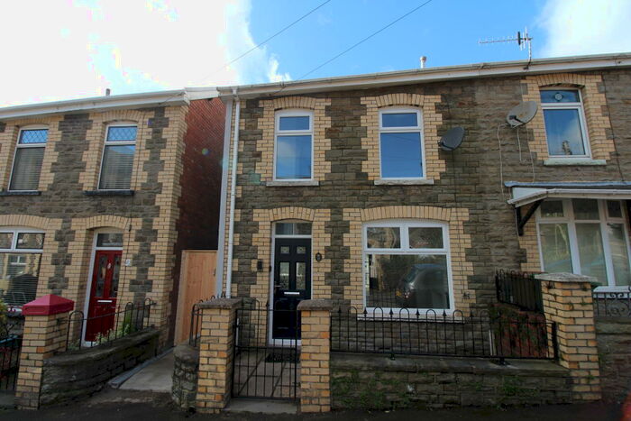 2 Bedroom Terraced House To Rent In John Street, NP11