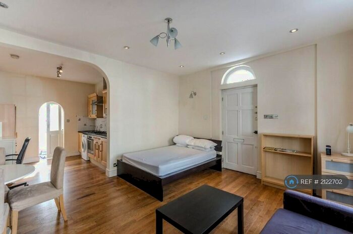 Studio To Rent In Danbury Street, London, N1