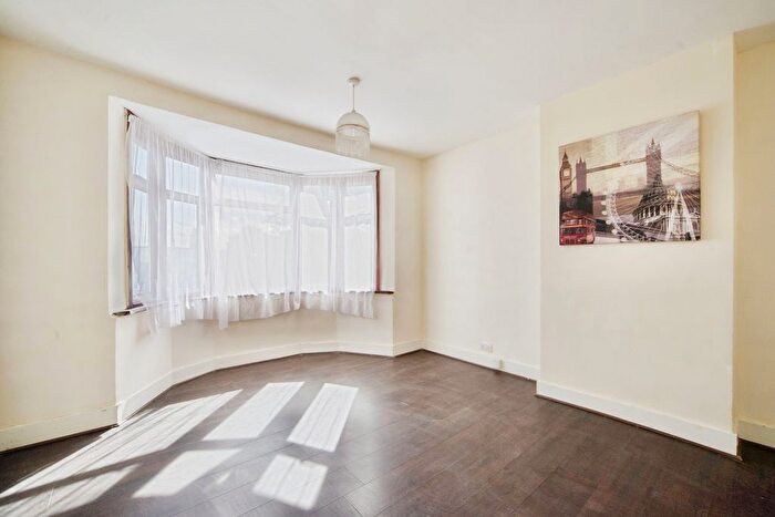 3 Bedroom Flat To Rent In Billet Road, London, E17