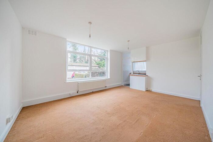 2 Bedroom Flat For Sale In Granville Park, Lewisham, SE13