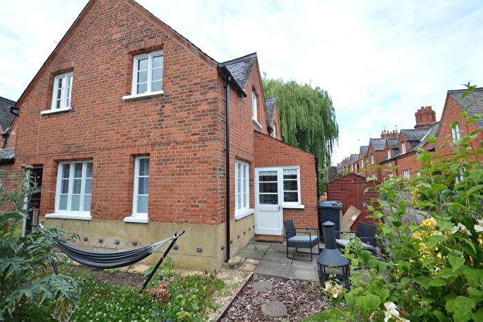 2 Bedroom Cottage For Sale In Prince Consort Cottages, Windsor, SL4